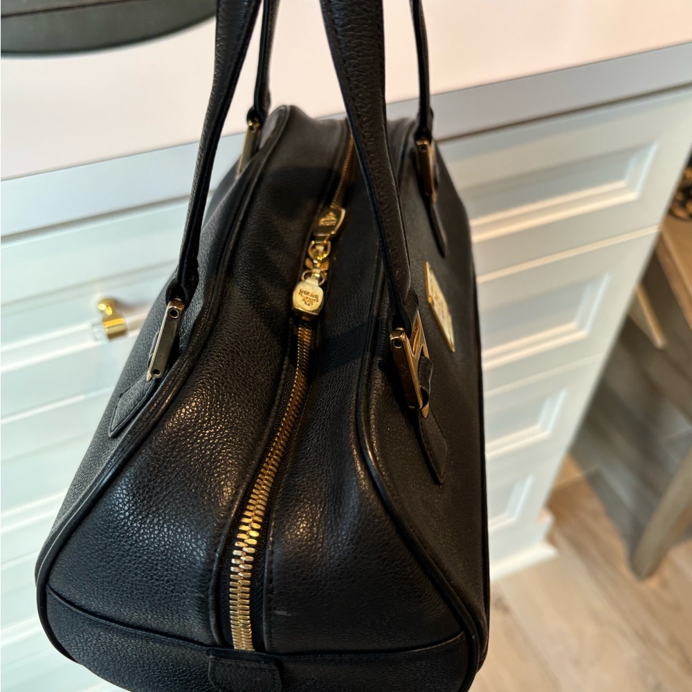 MCM Heritage COA EUC Black Leather Shoulder Bag with Gold Accents - Picture 10 of 15
